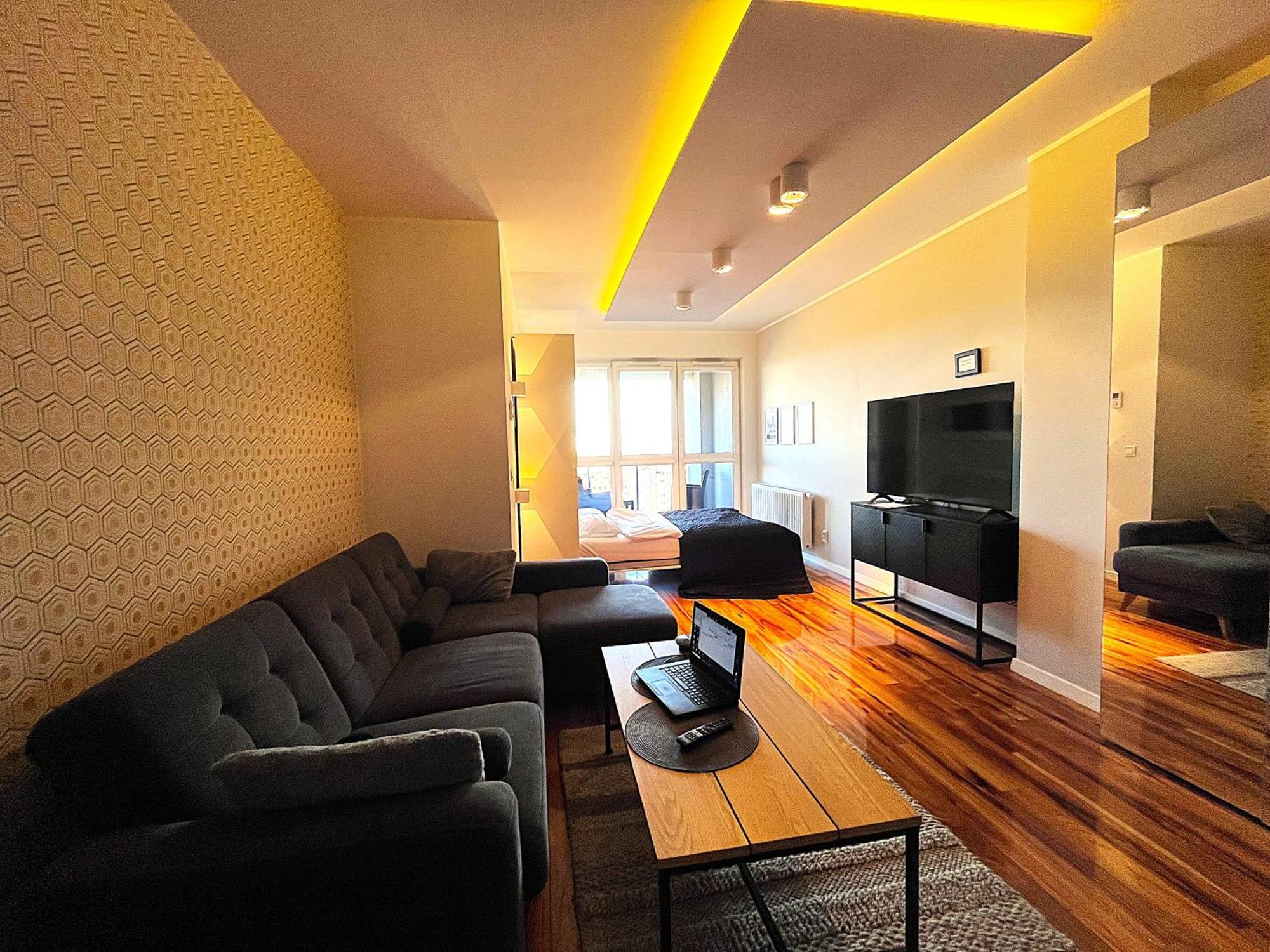 Sky View Santocka Apartment *